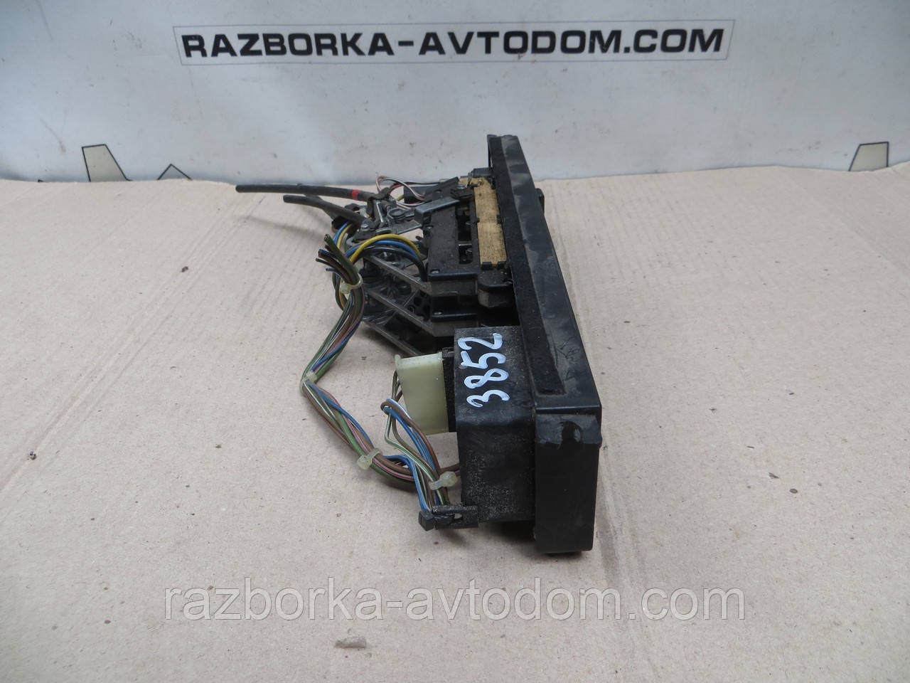 Блок керування пічкою BMW 5 E28 (81-87) E286411