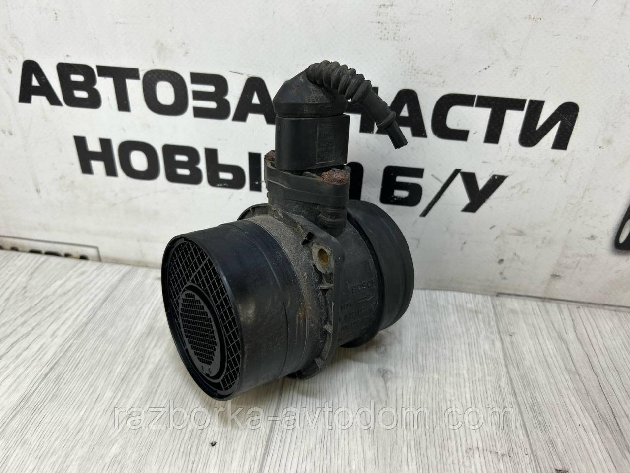 Витратомір повітря Skoda SuperB (02-08), Octavia 1, Fabia 1, VW LT (96-06), Transporter T4, T5, TOUAREG OE:0281002461