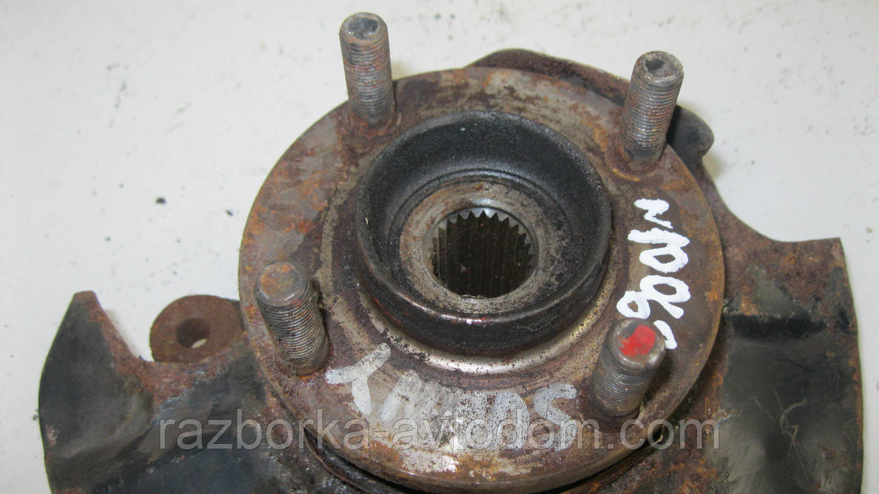 Поворотний кулак/ступиця передній правий Nissan Sunny N13 (1986-1990) OE:4001450A00