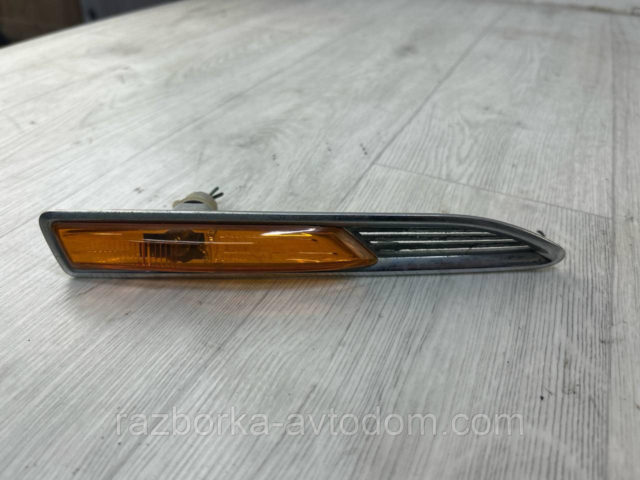 Повторювач повороту на крилі лівий Ford Mondeo (07-10) OE:7s7113k354bf