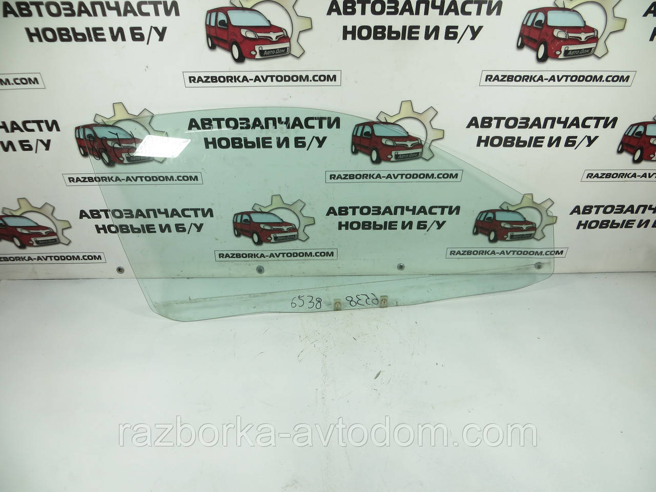 Скло правих дверей (3 дверцята) Mitsubishi Lancer, Colt, CJO (1996-2004) ОЕ: MR236668