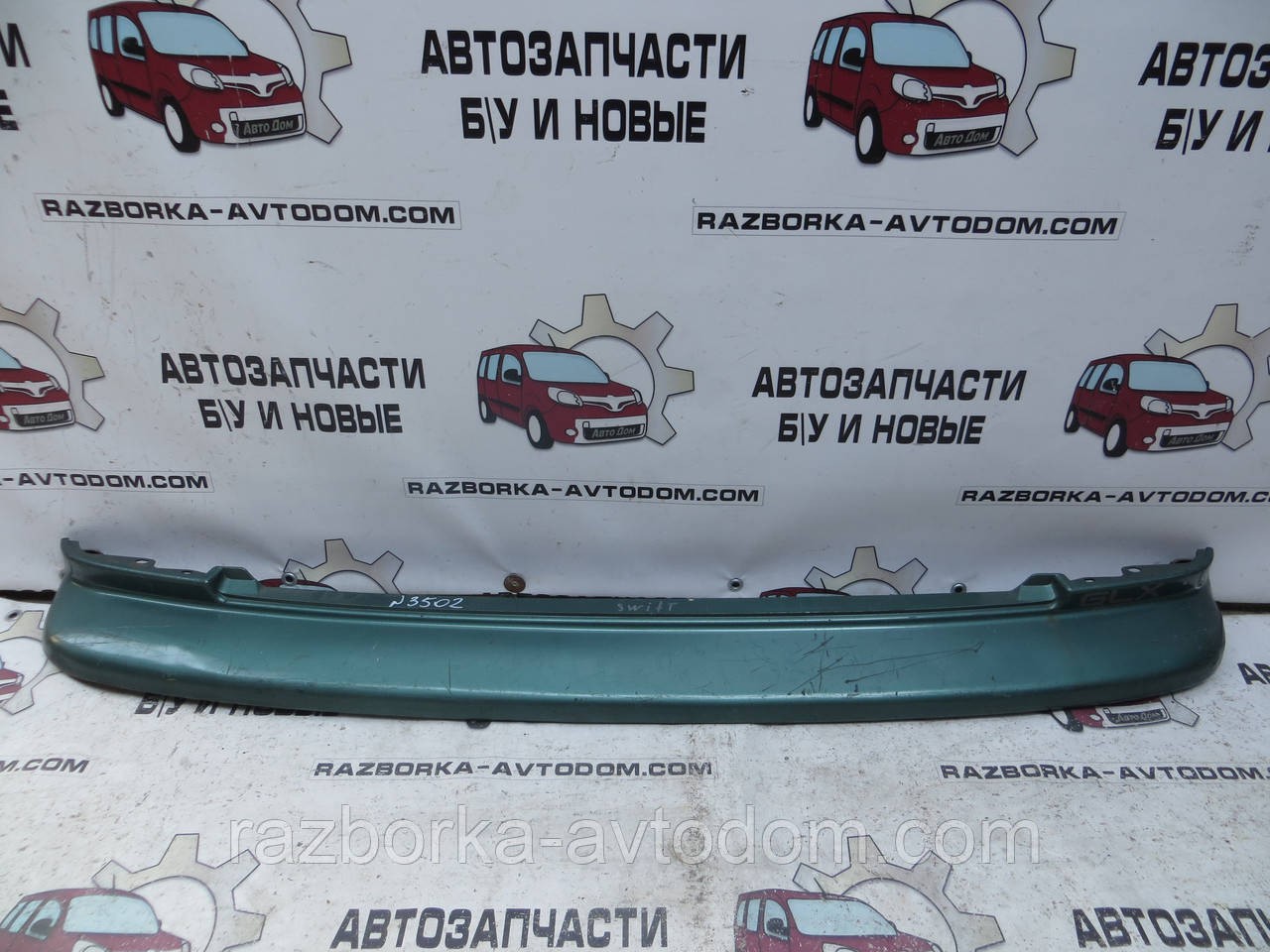 Накладка Молдинг задньої бампера (сідан) Suzuki Swift (1989-1992) OE:71811-70C00-5PK