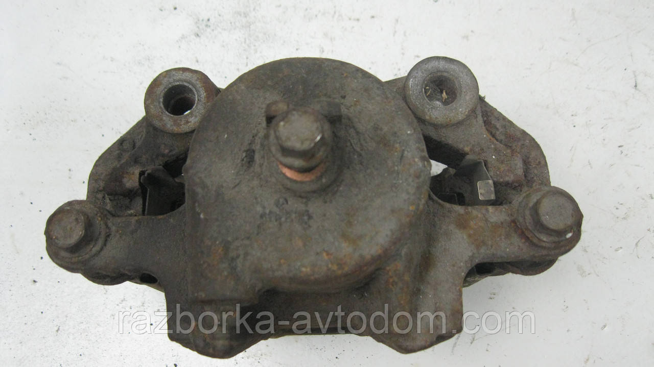 Суппорт передній лівий Nissan Bluebird U11 (1984-1988) OE:4101113E01