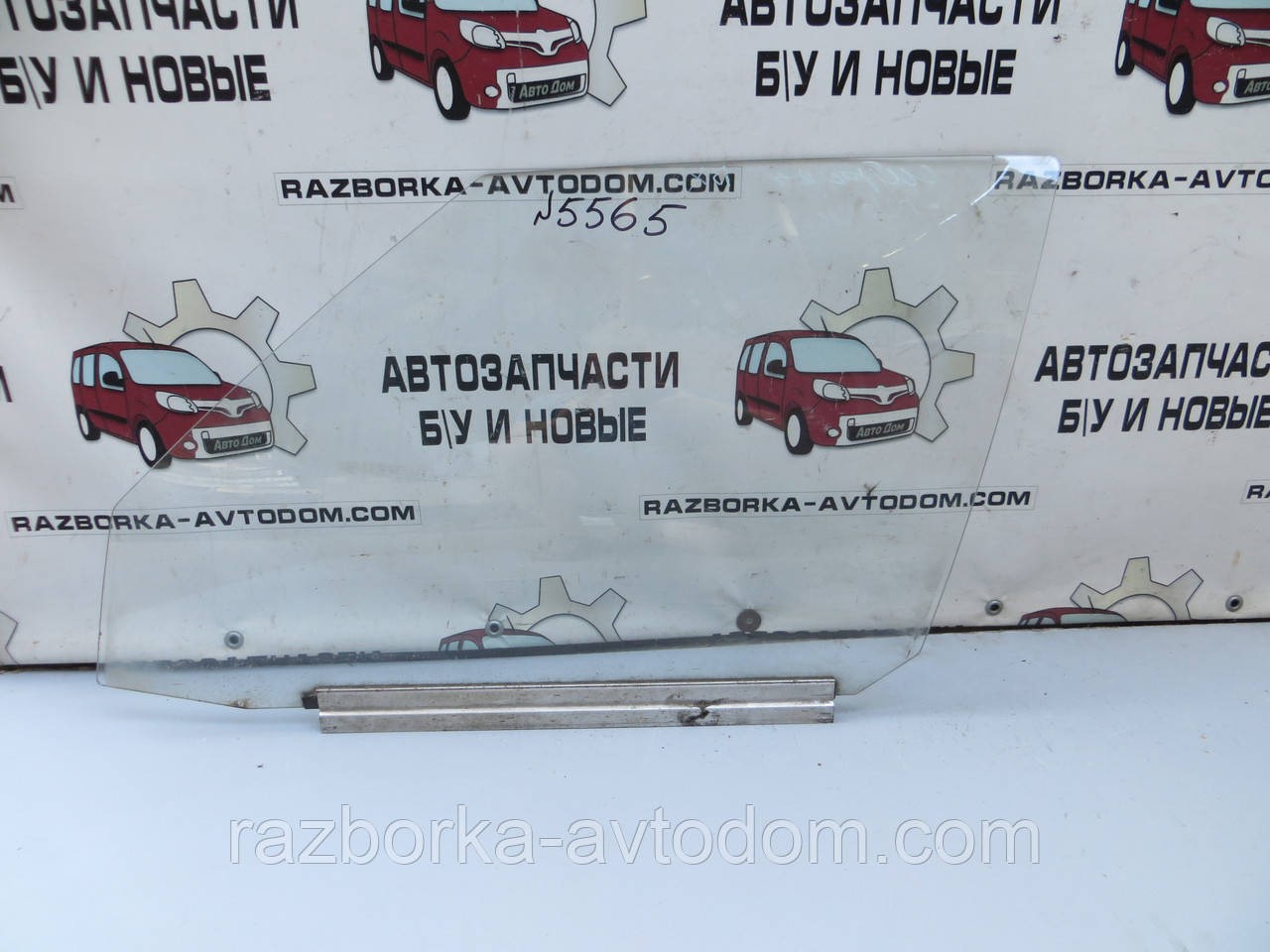 Скло передніх лівих дверей Citroen BX (1982-1994) ОЕ: 95560674