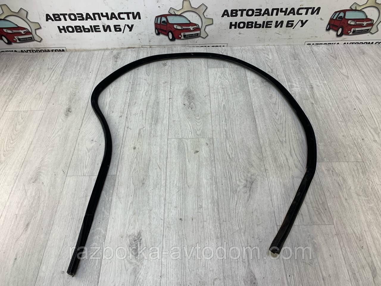 Ущільнювач дверей передній правій Skoda Superb (02-08) OE:3B0837440GB41