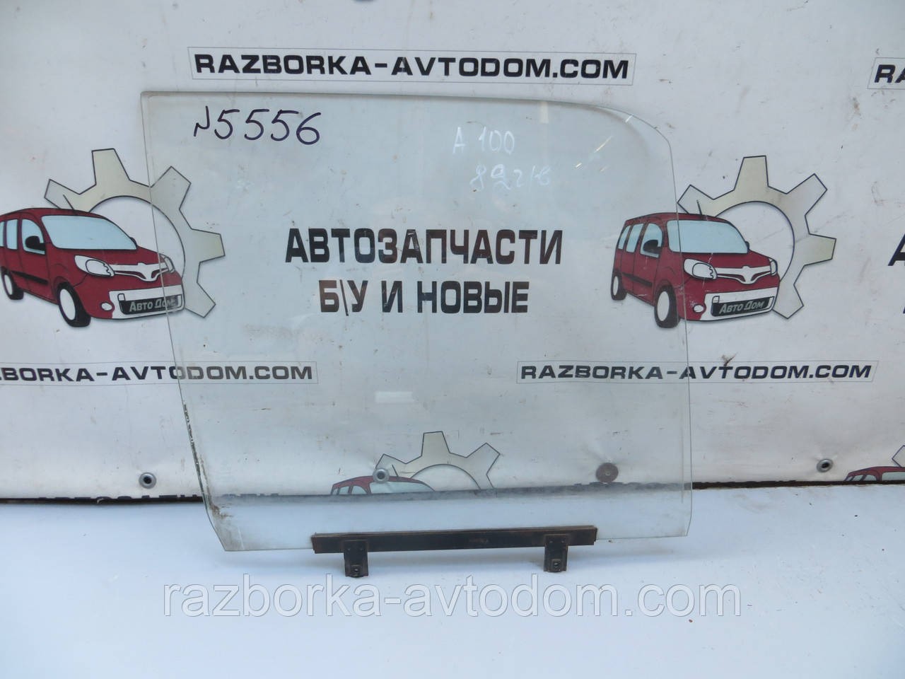 Скло передніх правих дверей Audi 100 C2 (1976-1982)