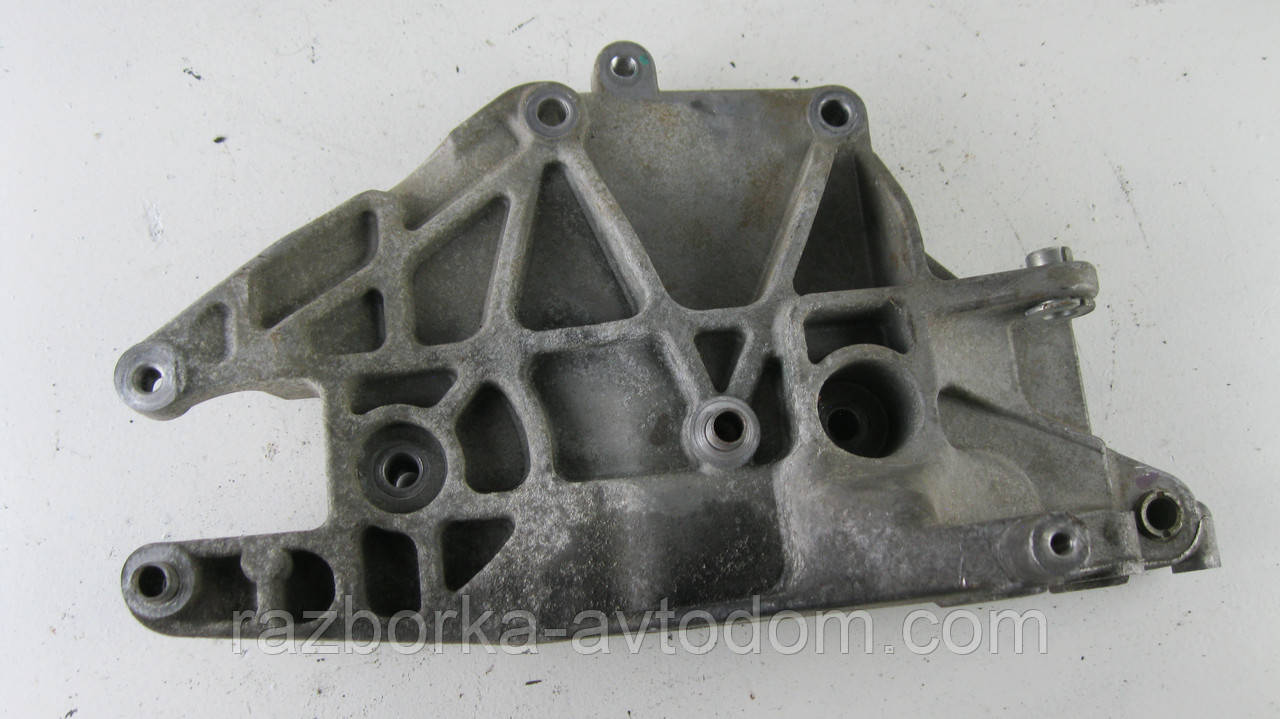 Кронштейн генератора Peugeot Bipper (2008-), Citroen Nemo (2008-), Fiat Fiorino-Qubo (2007-) OE: 55221393