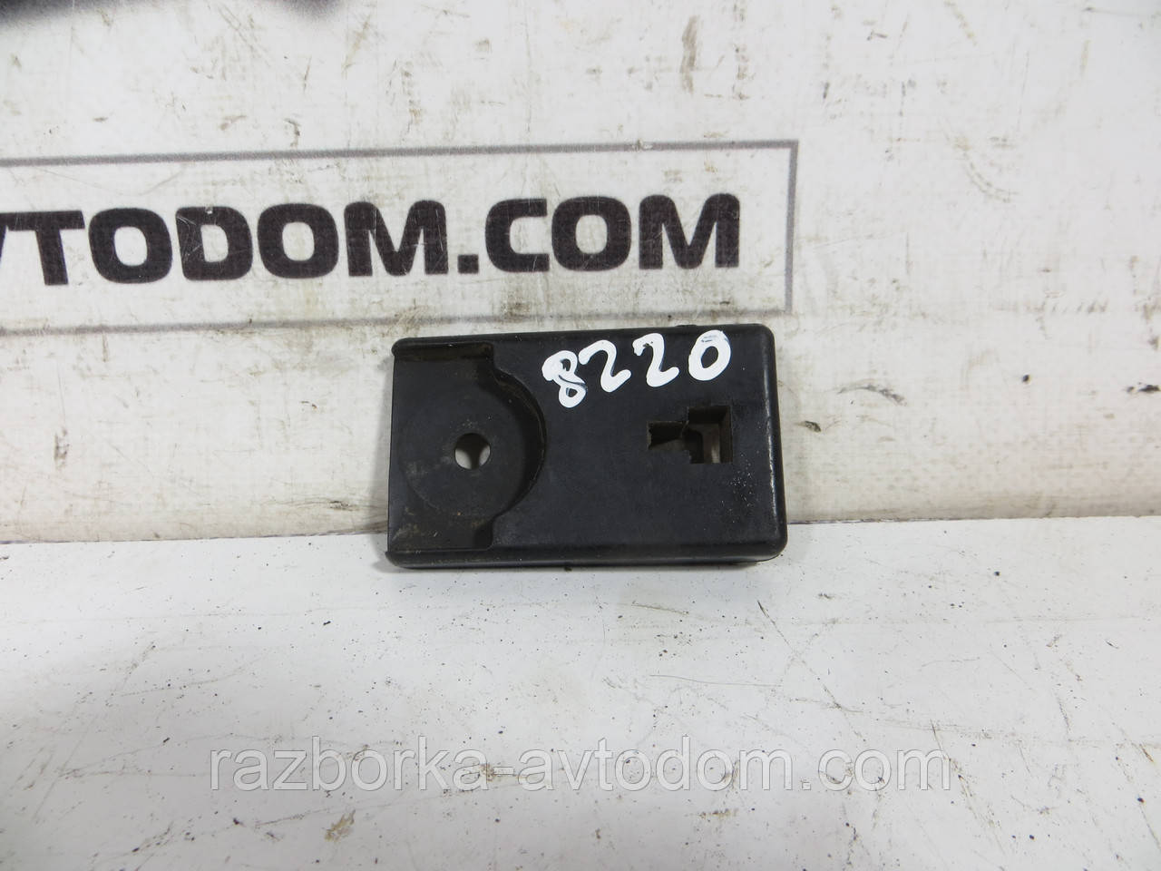 Клин/пластик дверей передній Ford Transit (1992-2000) ОЕ: 1015827, 95VB-V20380-AB, 95VBV20380AB