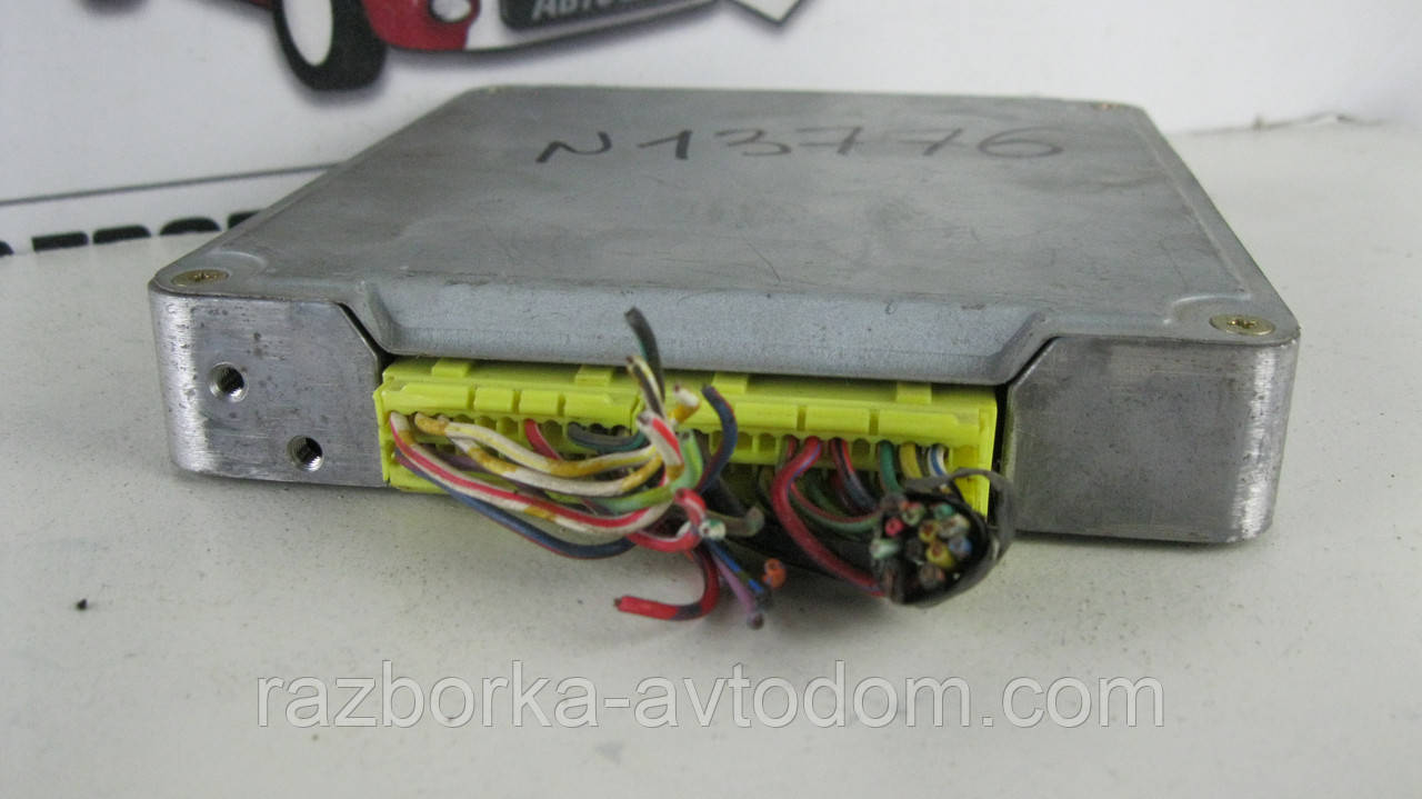 Електронний блок керування двигуном (ЕБУ) мізки Mazda 323 (BG) 1.3 89-91г.(B383) OE:B38318881C