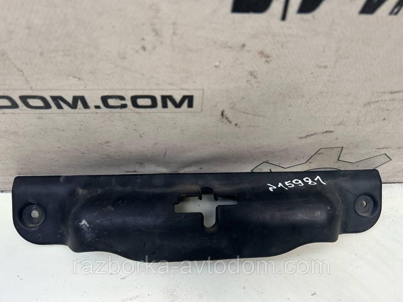 Накладка / пластик замка капота Hyundai Getz (02-10) OE:811931c000 фото 2