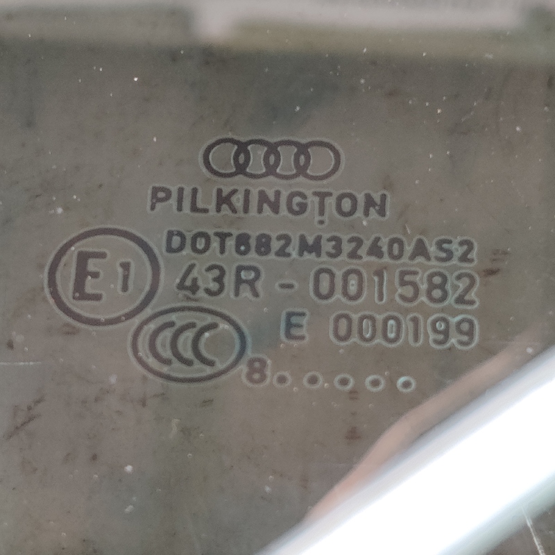 Скло дверей переднє праве Audi A4 B8 (07-15) 2.0D