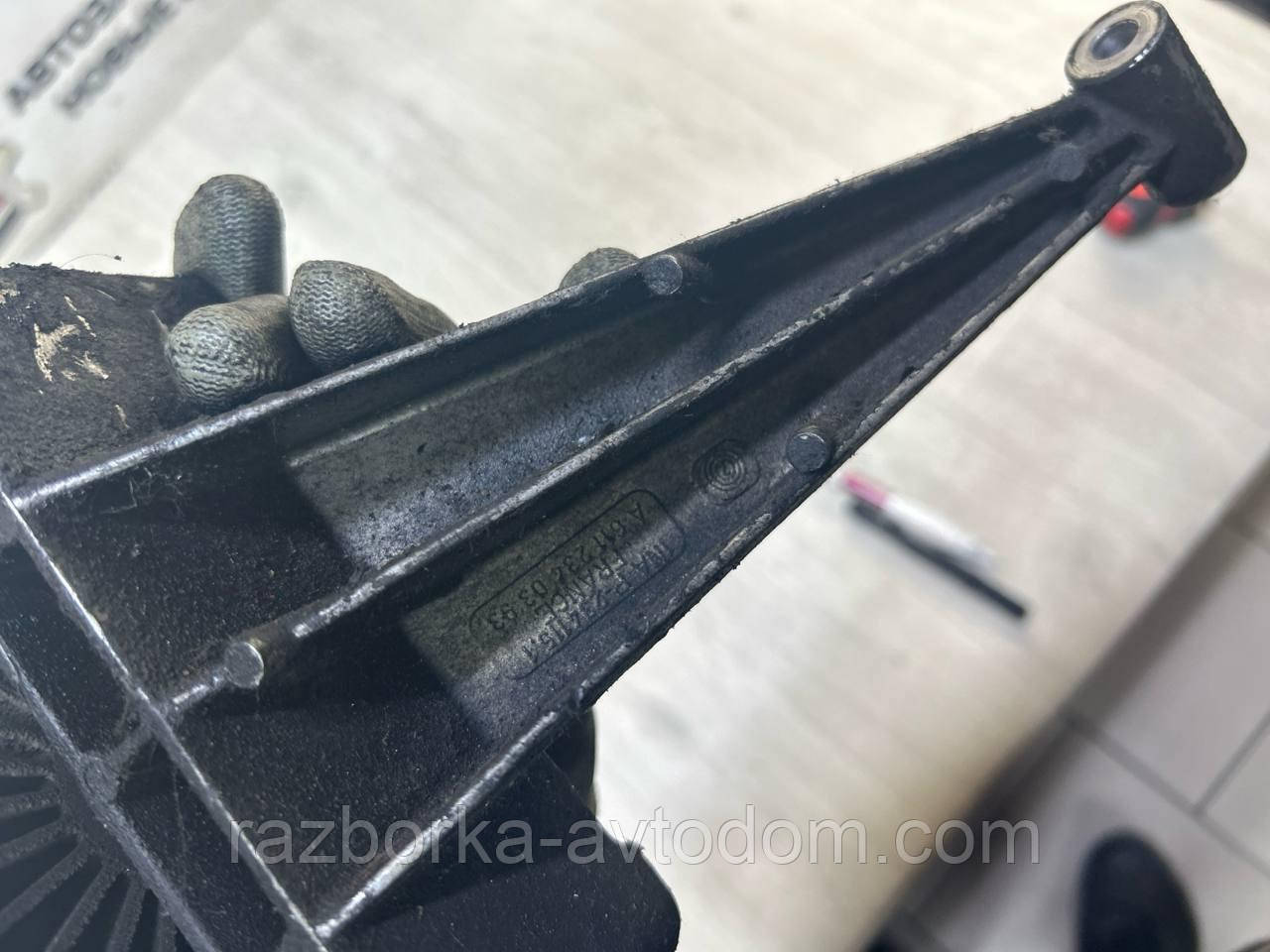 Натягувач ременя генератора з роликом Mercedes Sprinter (95-06) 2,2CDI, 2.7CDI OE:a6112340393