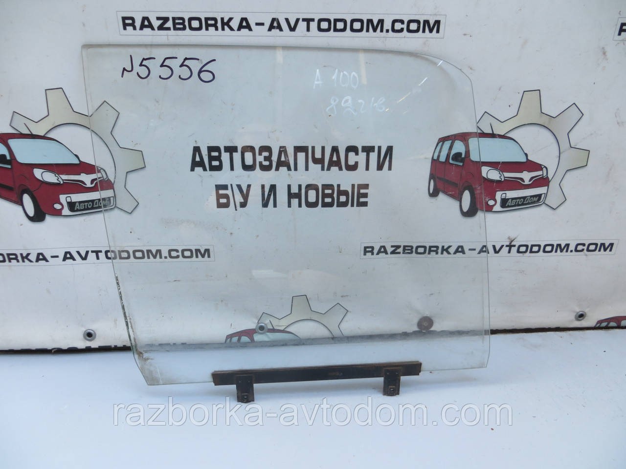 Скло передніх правих дверей Audi 100 C2 (1976-1982)