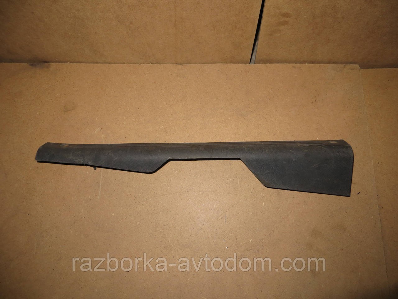 Накладка порога пер ліва Ford Connect (02-13) 3T16-V13201