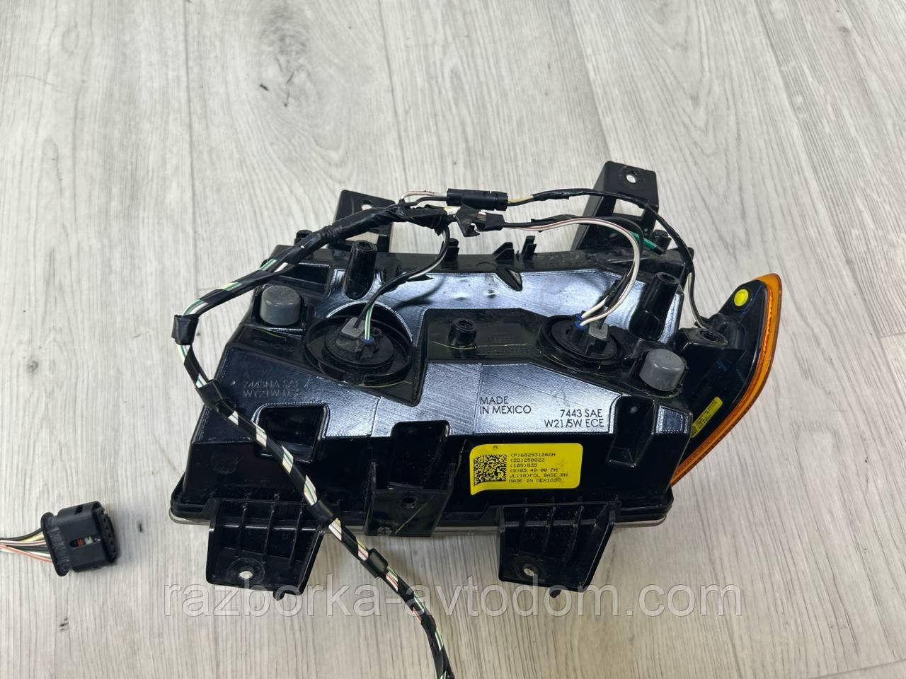 Покажчик повороту в бампері (повторювач) правий Jeep Wrangler JL (18-23), Gladiator (20-23) OE:68293126AH Б/У
