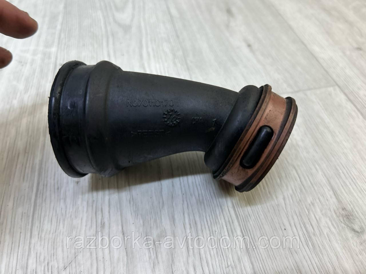 Патрубок інтеркулера 2.0TDCI Ford Kuga (08-), Focus (11-), Escape (13-), C-max (10-), Mondeo MK4 OE:N0701170