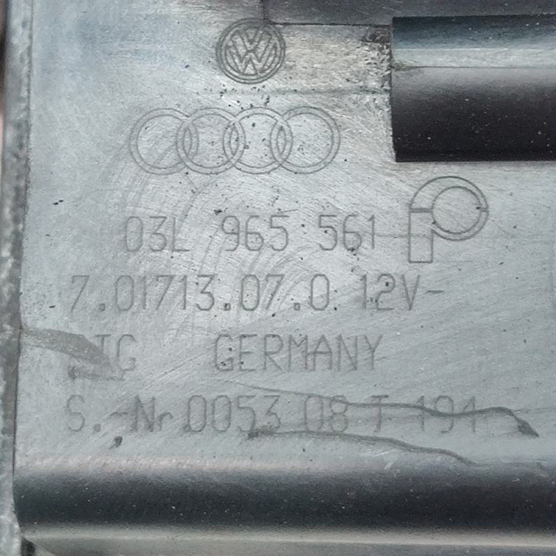 Помпа Audi A4 B8 (07-15) 2.0 Дизель 03L965561