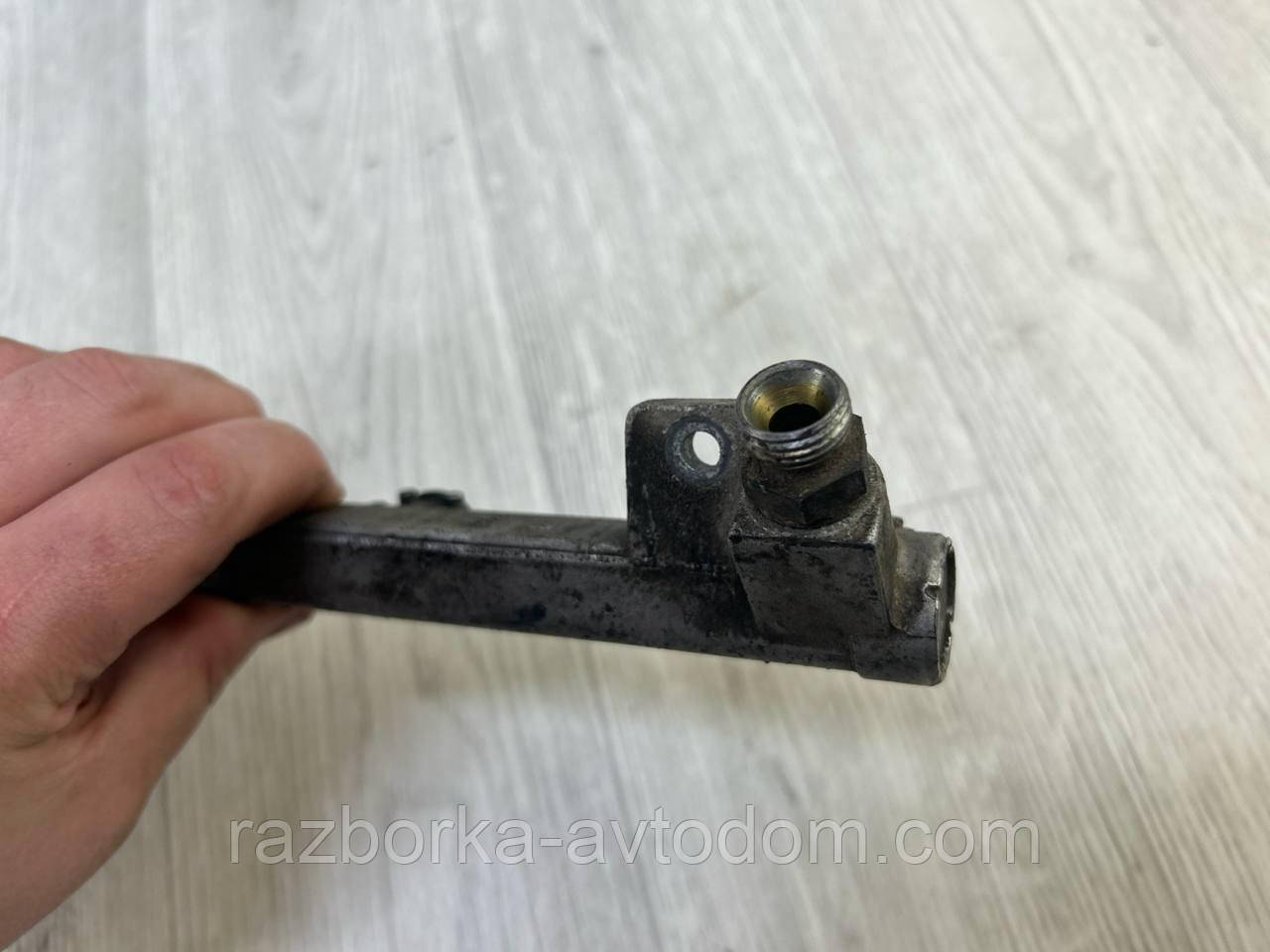 Паливна рампа/рейка форсунок (з датчиком) 2,0i Opel Omega B (93-03) OE:90411551