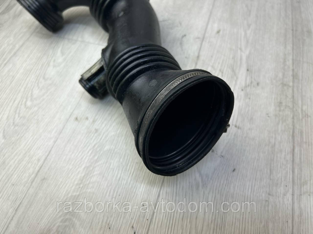 Патрубок повітряного фільтра (к турбіне) 1.6HDI Fiat Scudo (07-), Citroen Berlingo (08-) OE:9687883680