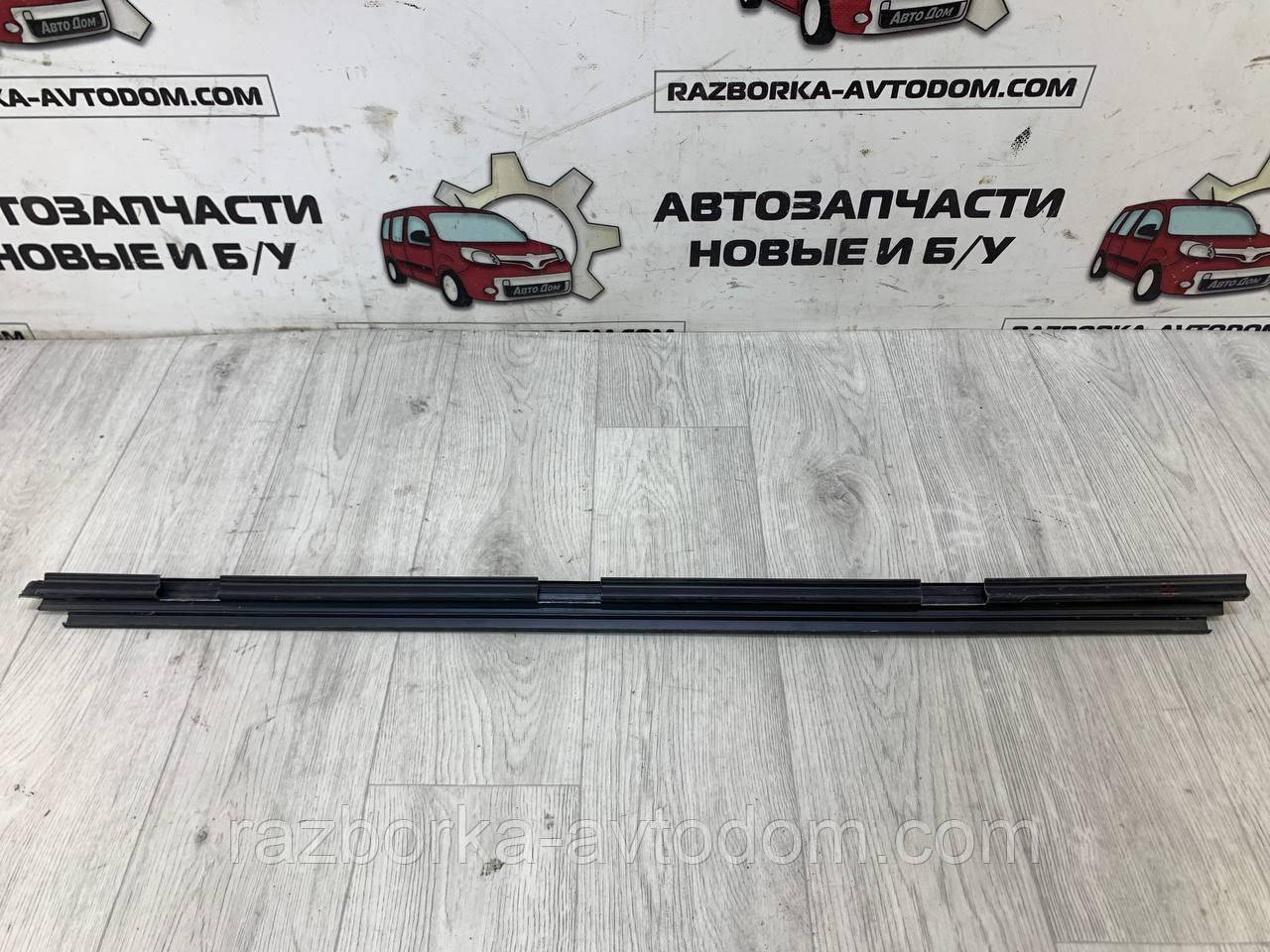 Молдинг/знімач скла дверей передньої правої (внутрішні) Skoda Superb (02-08) OE:3B0837472C B41