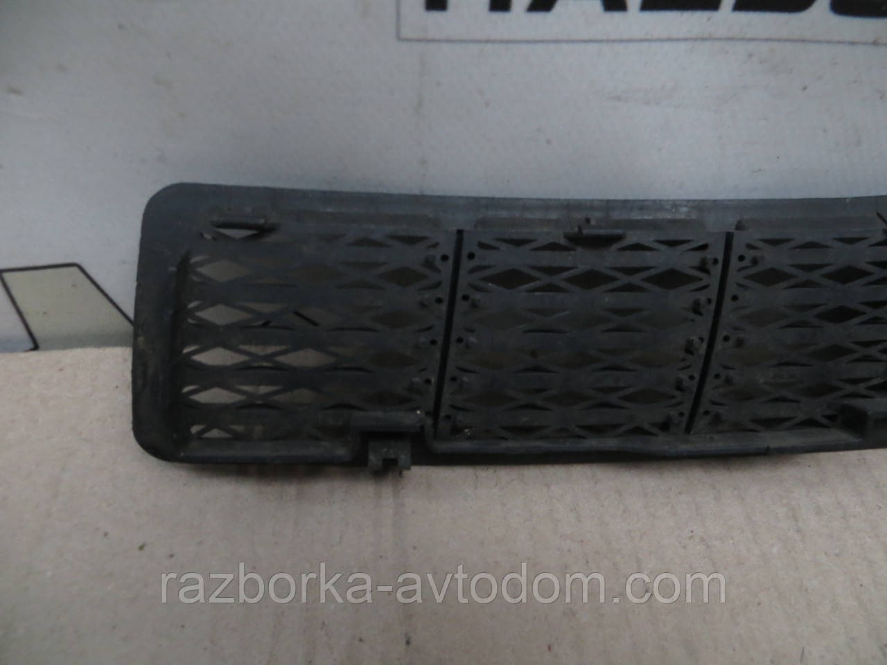Пластик жабо правий BMW 3 E30 (82-94) 11904572