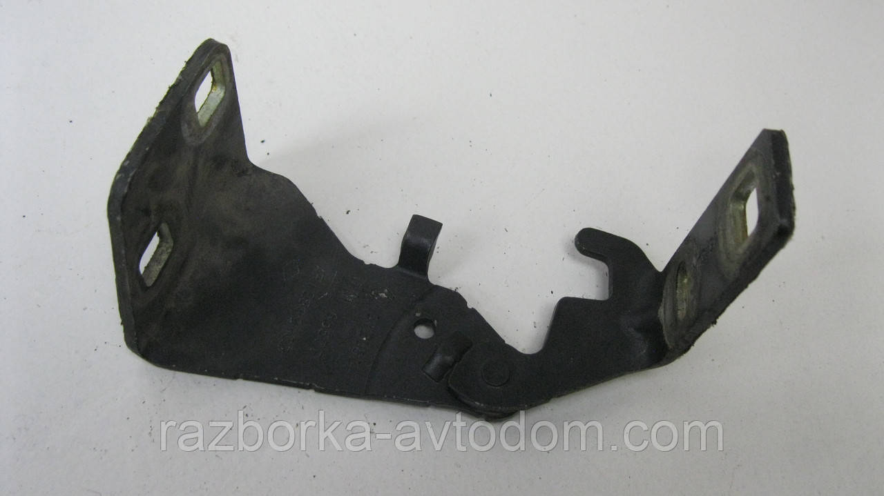 Петля капота права Renault Trafic, Opel Vivaro, Nissan Primastar (2000-2014) OE:7700312083