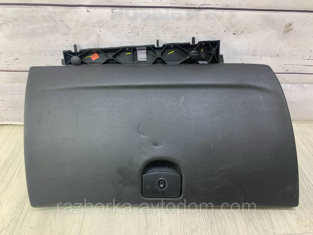 Кришка бардачка PEUGEOT 407 (04-10) OE:8226J0 ДЕФЕКТ!!! фото 2