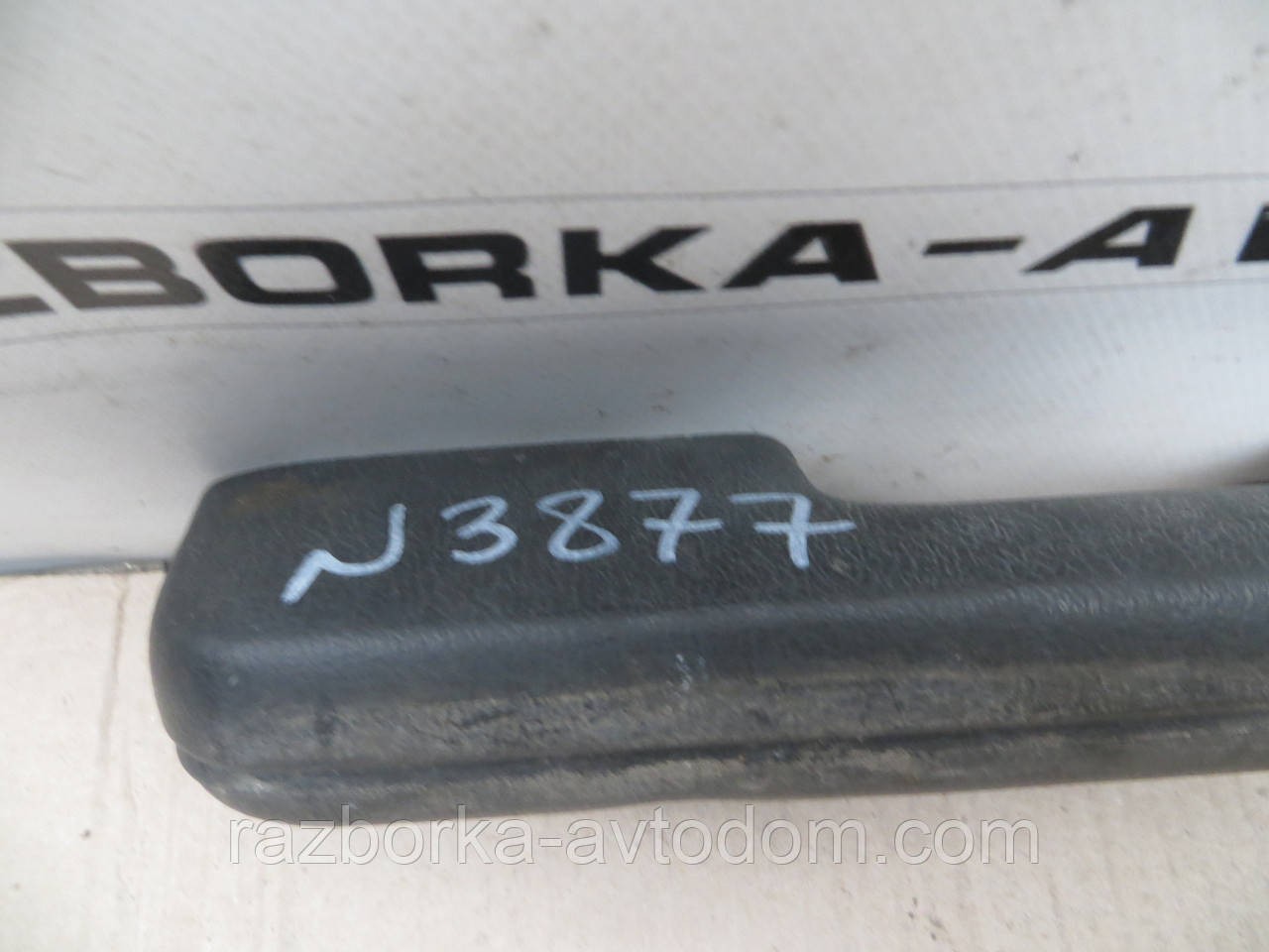 Ручка внутрішня передня ліва Mazda 323 BD (80-85)