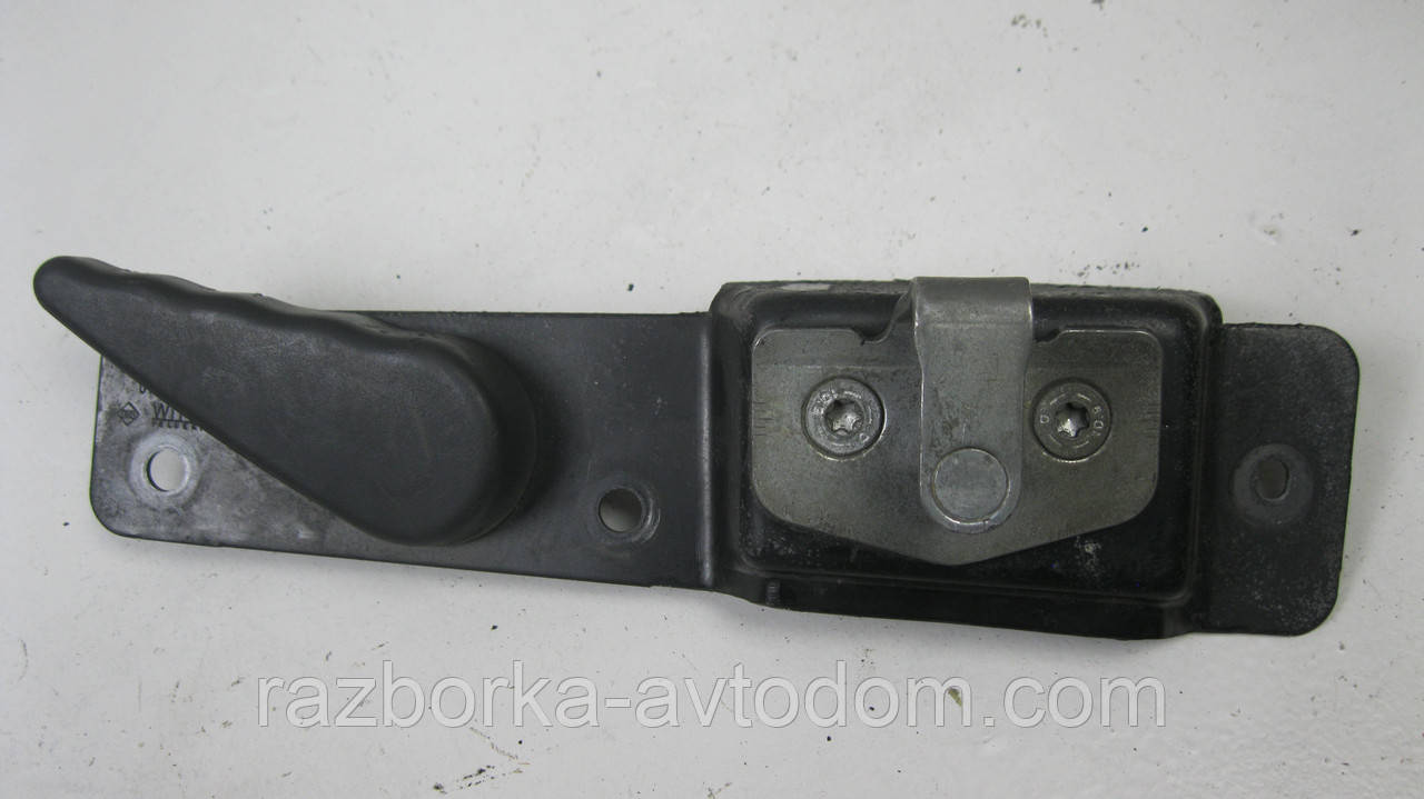 Ручка дверей задньої двостулкової правої Renault Trafic, Opel Vivaro (2000-2014) OE:8200006260
