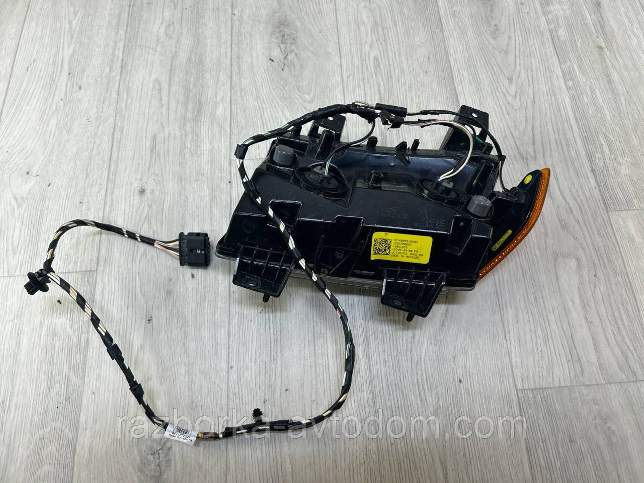 Покажчик повороту в бампері (повторювач) правий Jeep Wrangler JL (18-23), Gladiator (20-23) OE:68293126AH Б/У