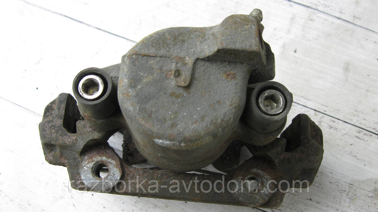 Суппорт передній правий Ford Fiesta (1989-2002) OE: 1007814, 1121374, 1121377, 1138589, 1478466, 6176621