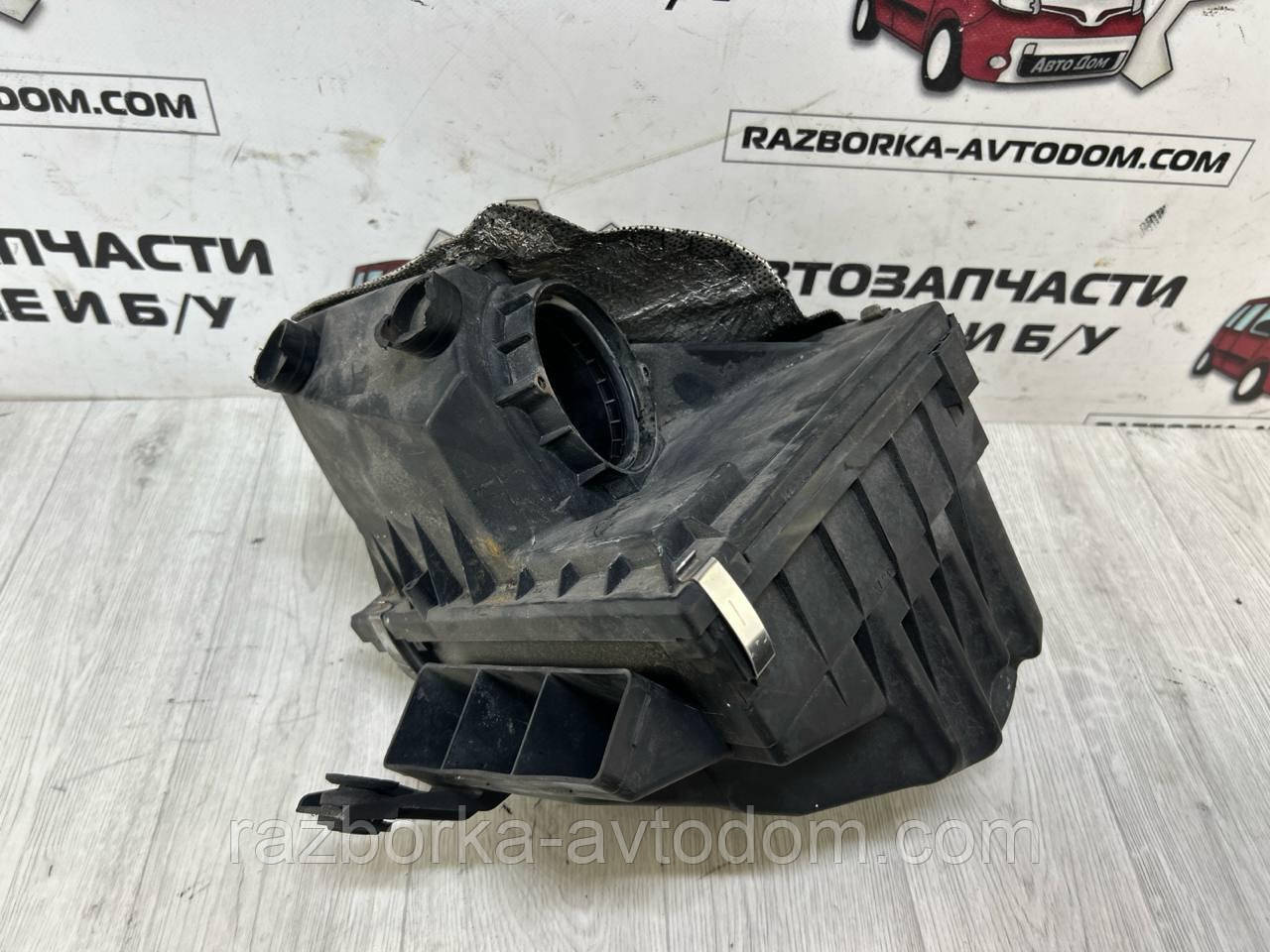 Корпус повітряного фільтра Skoda SuperB (02-08) OE: 3B0129607AN, 3b0129614