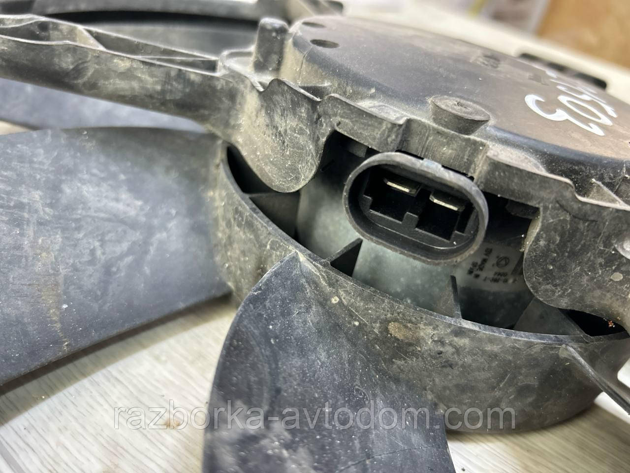 Вентилятор охолодження радіатора Renault Scenic 3 (09-), Megane 3 (09-) Fluence OE:214810898R