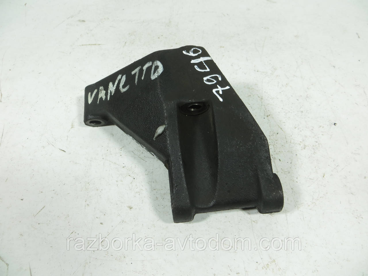 Кронштейн генератора 2.3D NISSAN VANETTE C23 (1991-2001) ОЕ: 11710D9740