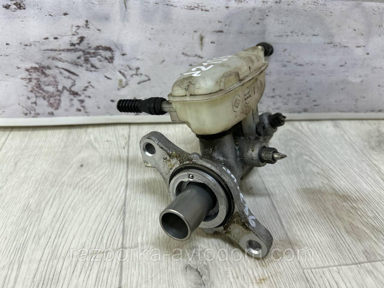 Головний гальмівний циліндр Renault Scenic 3, Grand Scenic 3, Megane 3 OE:460115826R