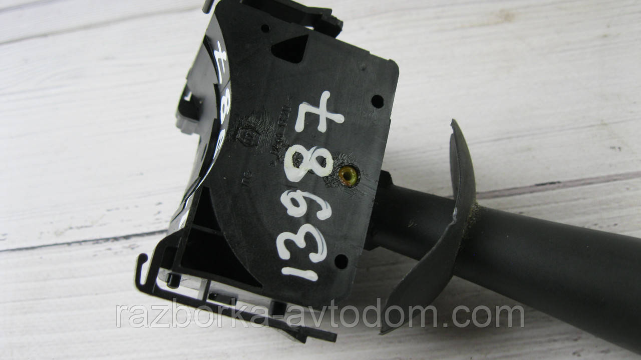 Підрумовий перемикач правий вантажний Renault Trafic 00-14, Primastar 02-14, Opel Vivaro (01-) OE:82000702