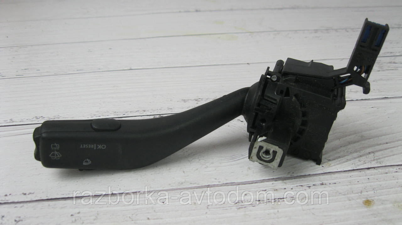 Перемикач підрулевий правий VW Touran, Tiguan, Jetta 5, Golf 5, Golf 6, Skoda Octavia A5 OE:1K0953519A