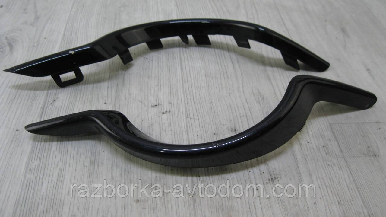 Рамка протитуманної фари лівої Dodge Journey (2008-), OE: 68223779AA