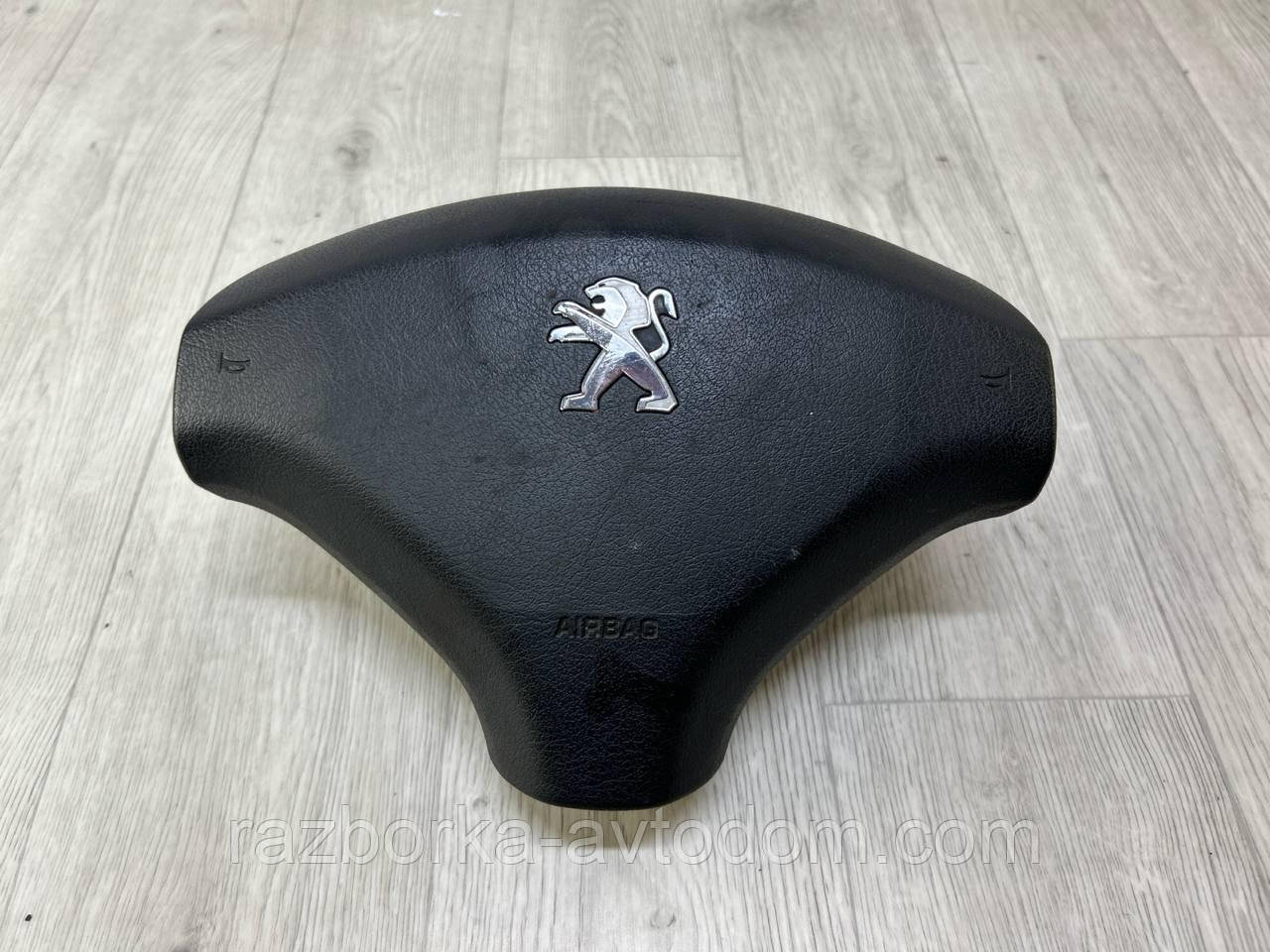 Подушка безпеки водія (Airbag) Peugeot 308 (07-13) OE:96758003zd