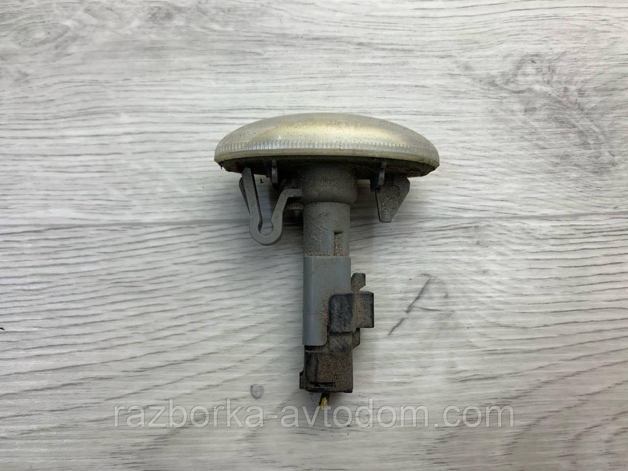 Повторювач повороту на крилі Peugeot 407 (04-11) OE: 9680057480
