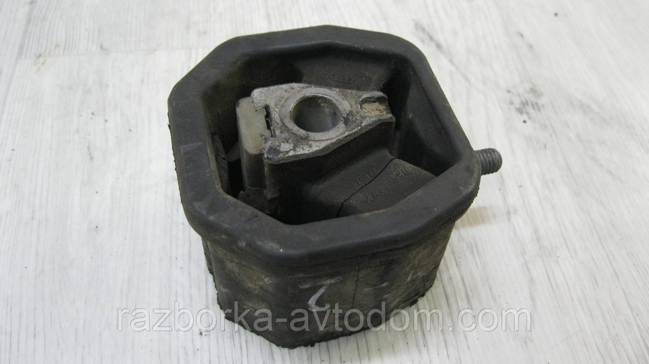 Подушка двигуна VW Golf 2 (1983-1992) OE: 251199201C