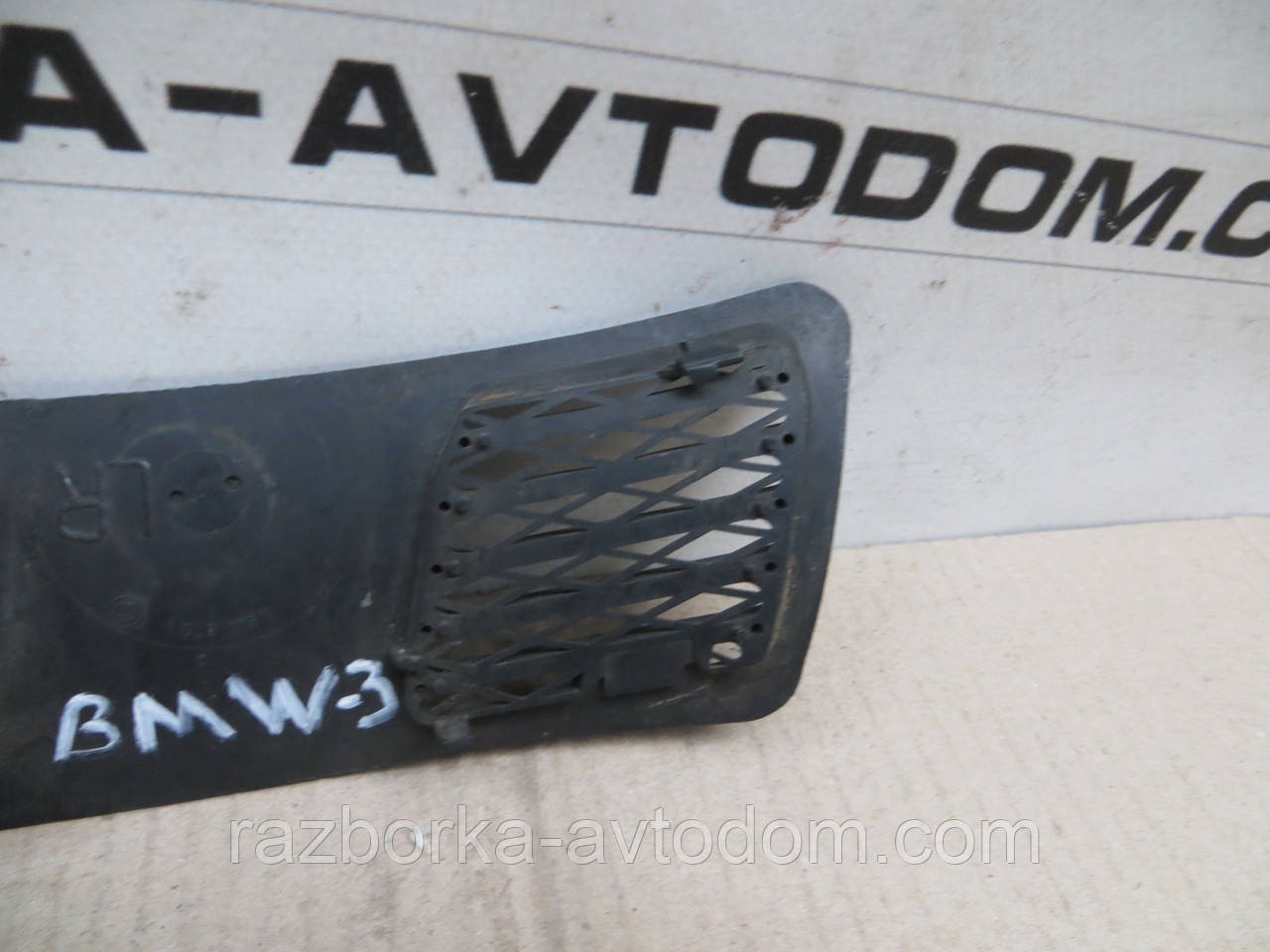 Пластик жабо правий BMW 3 E30 (82-94) 11904572