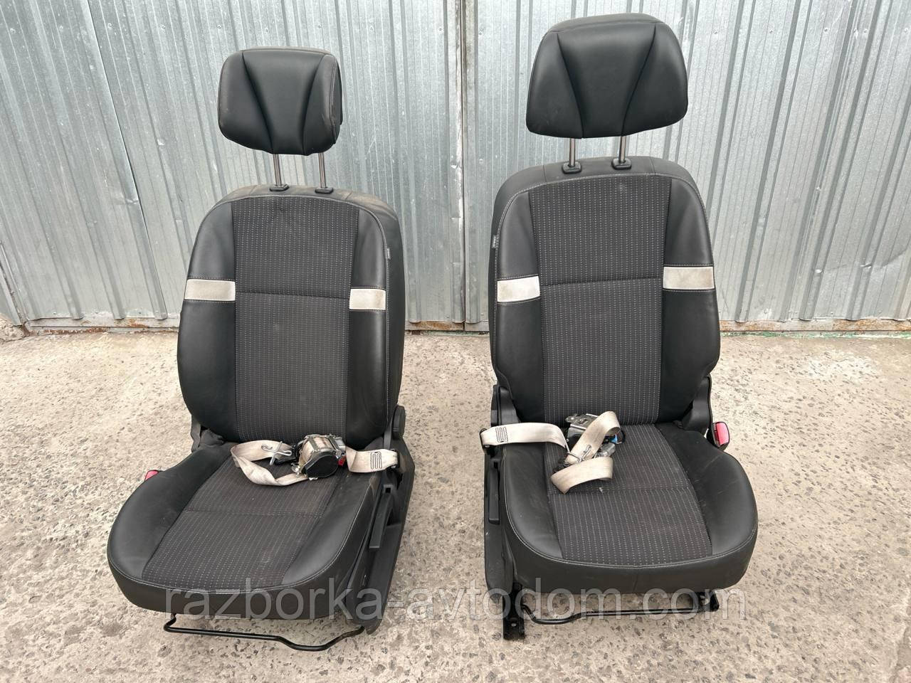 Сидіння передні праве та ліве (комплект) Renault Scenic 3 OE:873114197R