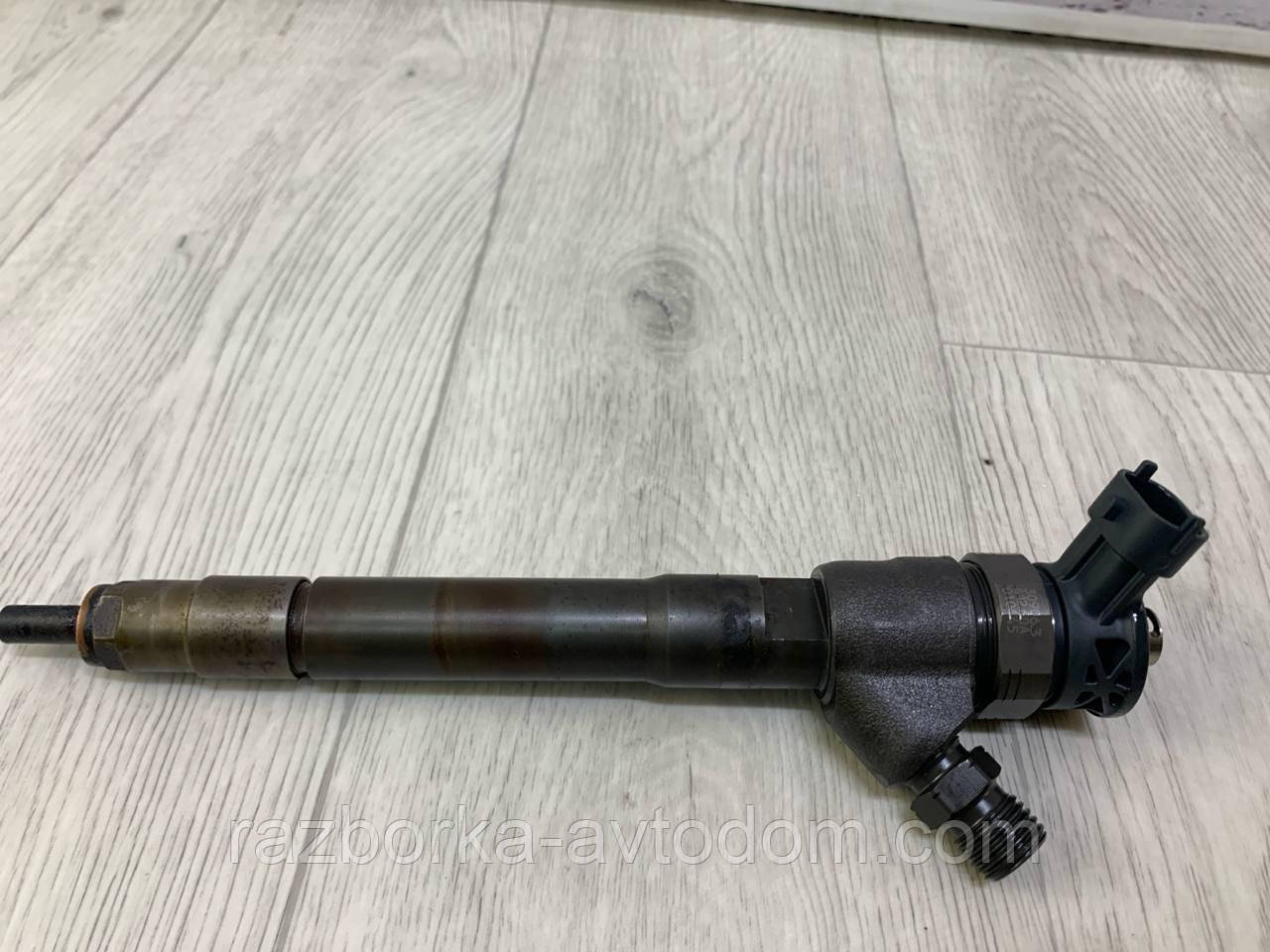 Форсунка  1.6DCI Renault Scenic 3 (09-), Trafic 3, Megane 3, Fluence, Opel Vivaro (14-) OE:8201055367, 0445110414, H8201055367