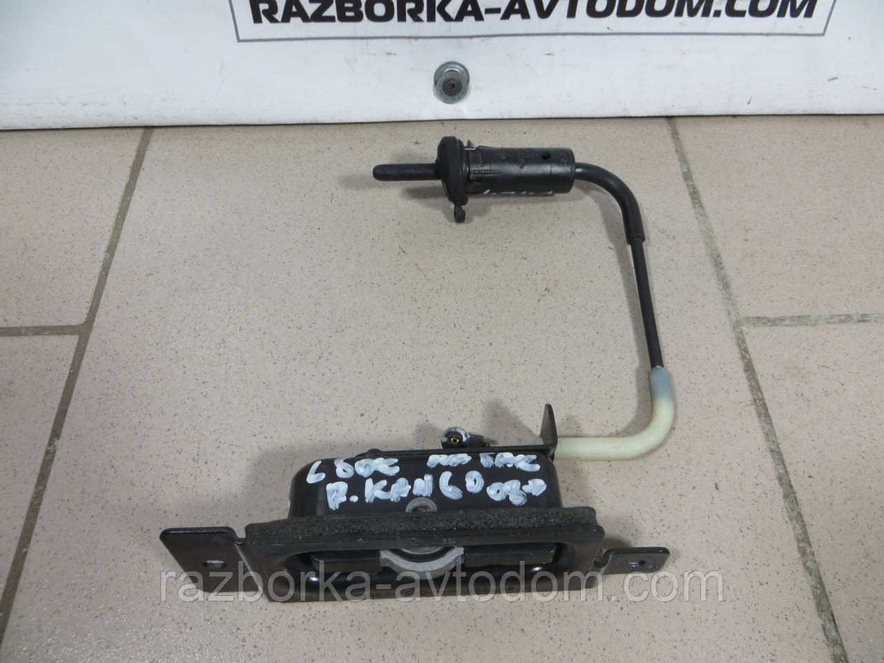 Фіксатор замка двері бічних зсувних лівих (ригель) Renault Kangoo (2008-2018) OE: 8200497565
