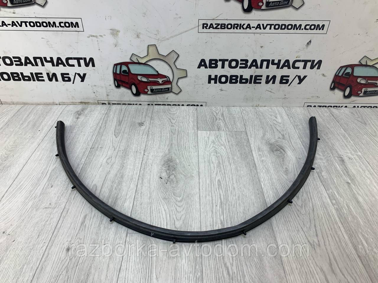 Ущільнювач дверей передньої лівої/порога (нижня) Peugeot 407 (04-11) OE: 9023QY