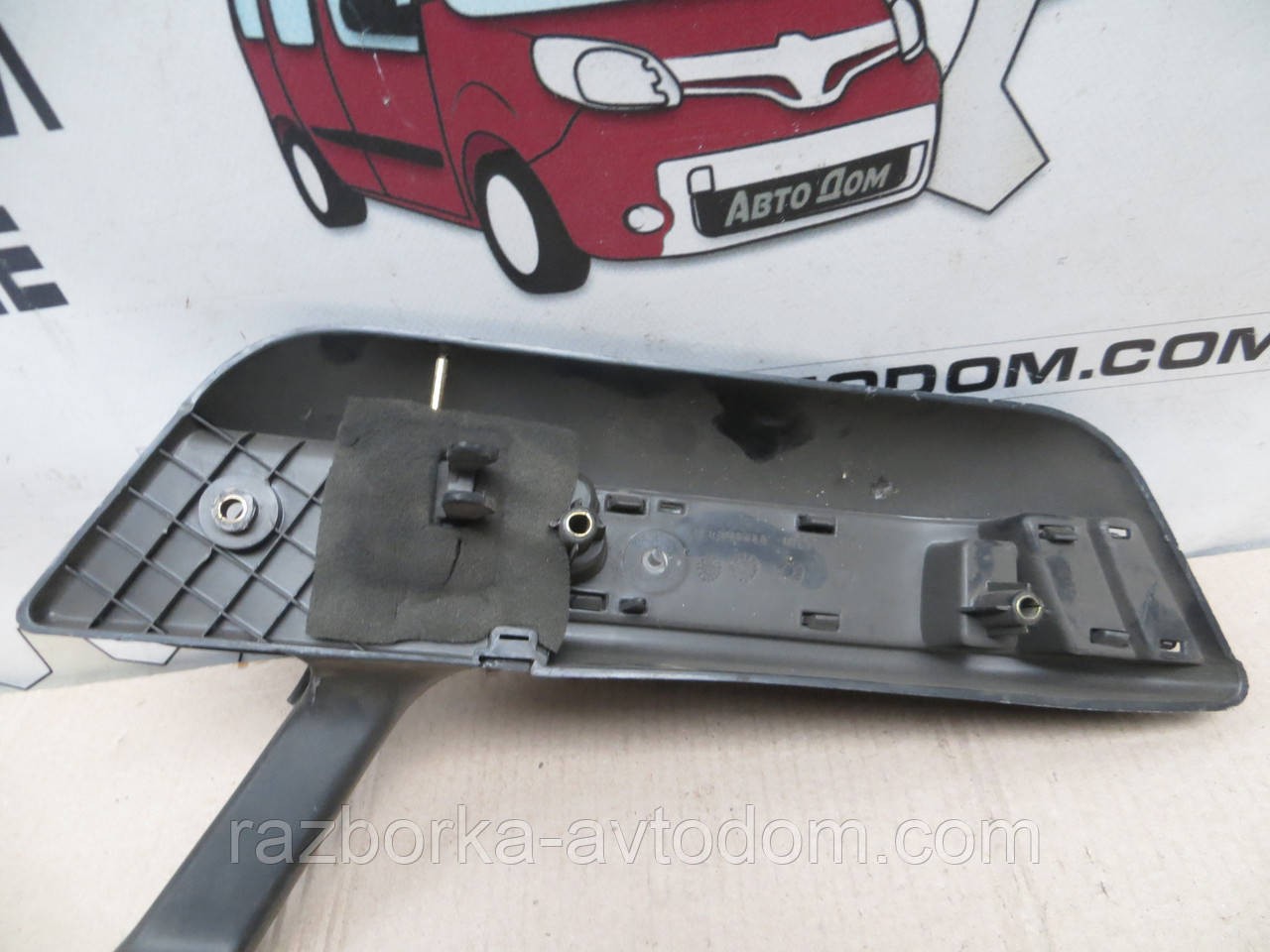 Ручка Alfa Romeo 33 83-95 задня права внутр OEM 1124088